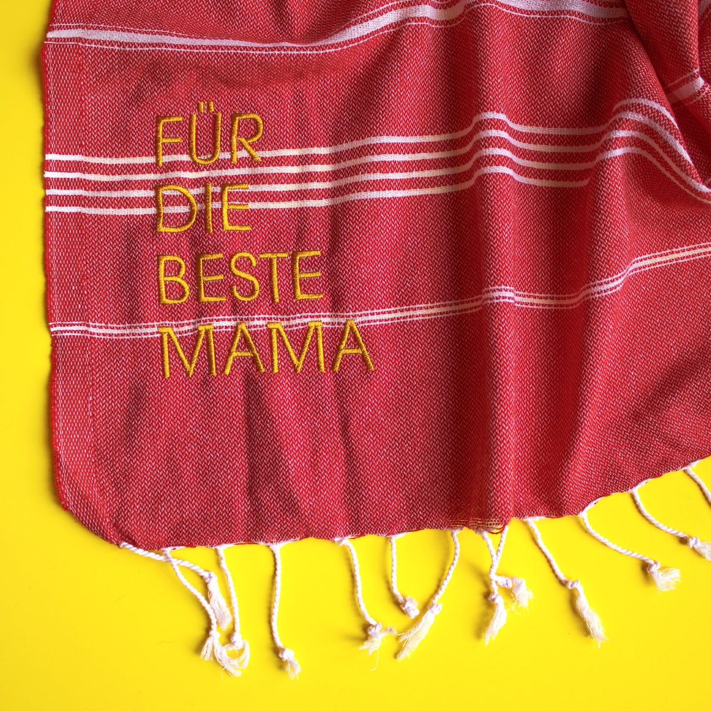 "FÜR DIE BESTE MAMA" Embroidered Hammam Towel