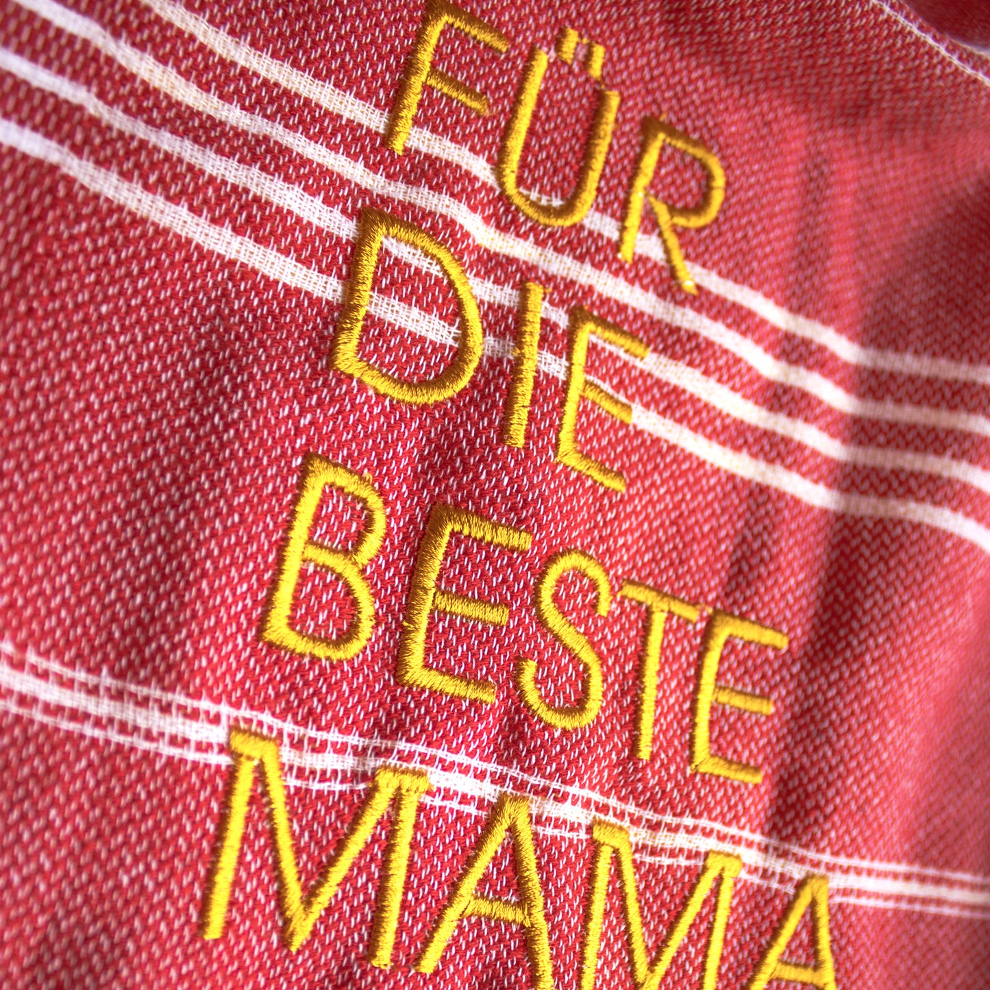 "FÜR DIE BESTE MAMA" Embroidered Hammam Towel