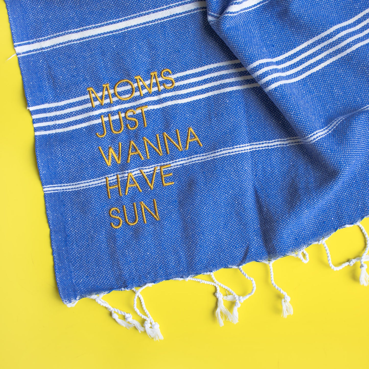 "MOMS JUST WANNA HAVE SUN" Besticktes Hamamtuch