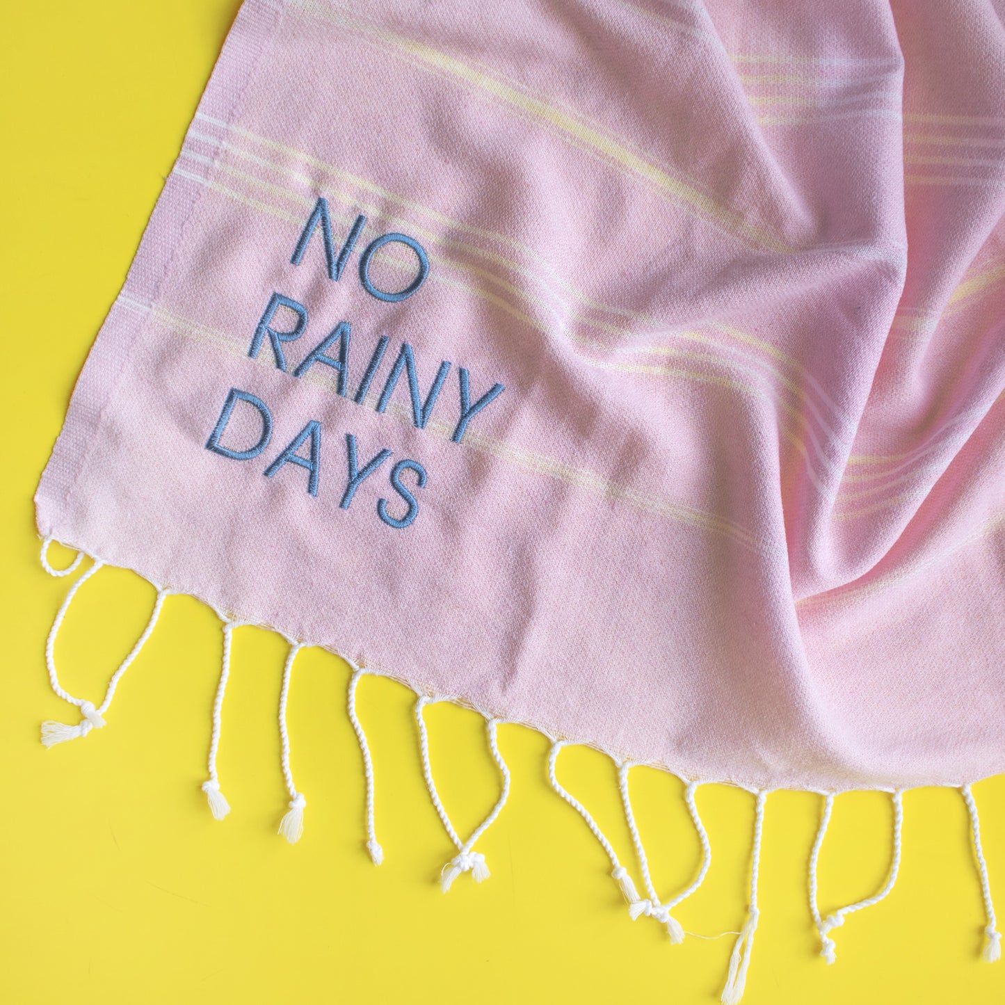 "NO RAINY DAYS" Besticktes Hamamtuch