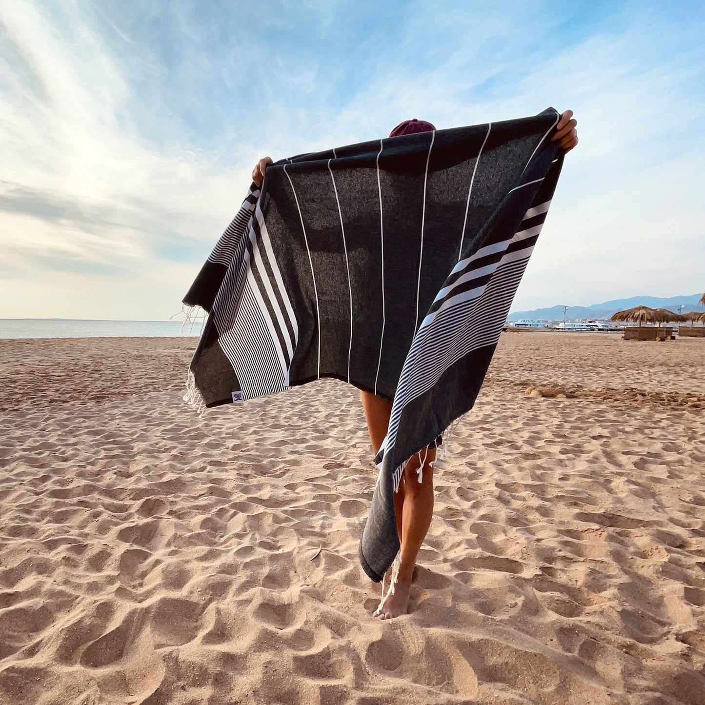 BEACH GIRLS Anthracite  - Leichtes, schnelltrocknendes & vielseitiges Strandtuch