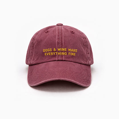 Personalisierte Vintage Red Cap "Dogs & Wine Make Everything Fine" HELLO TURCO