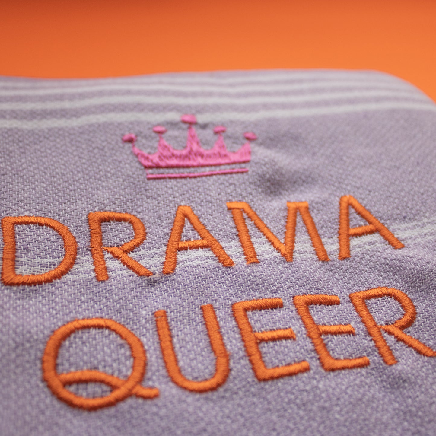 "DRAMA QUEER" Besticktes Hamamtuch