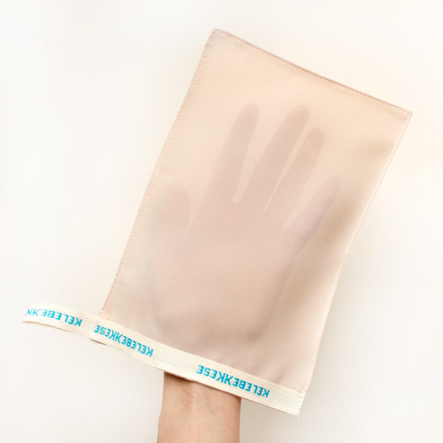 Seiden Peeling Handschuh – Sanftes Peeling für den ganzen Körper - HELLO TURCO