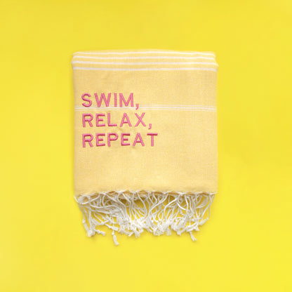 "SWIM, RELAX, REPEAT" Besticktes Hamamtuch