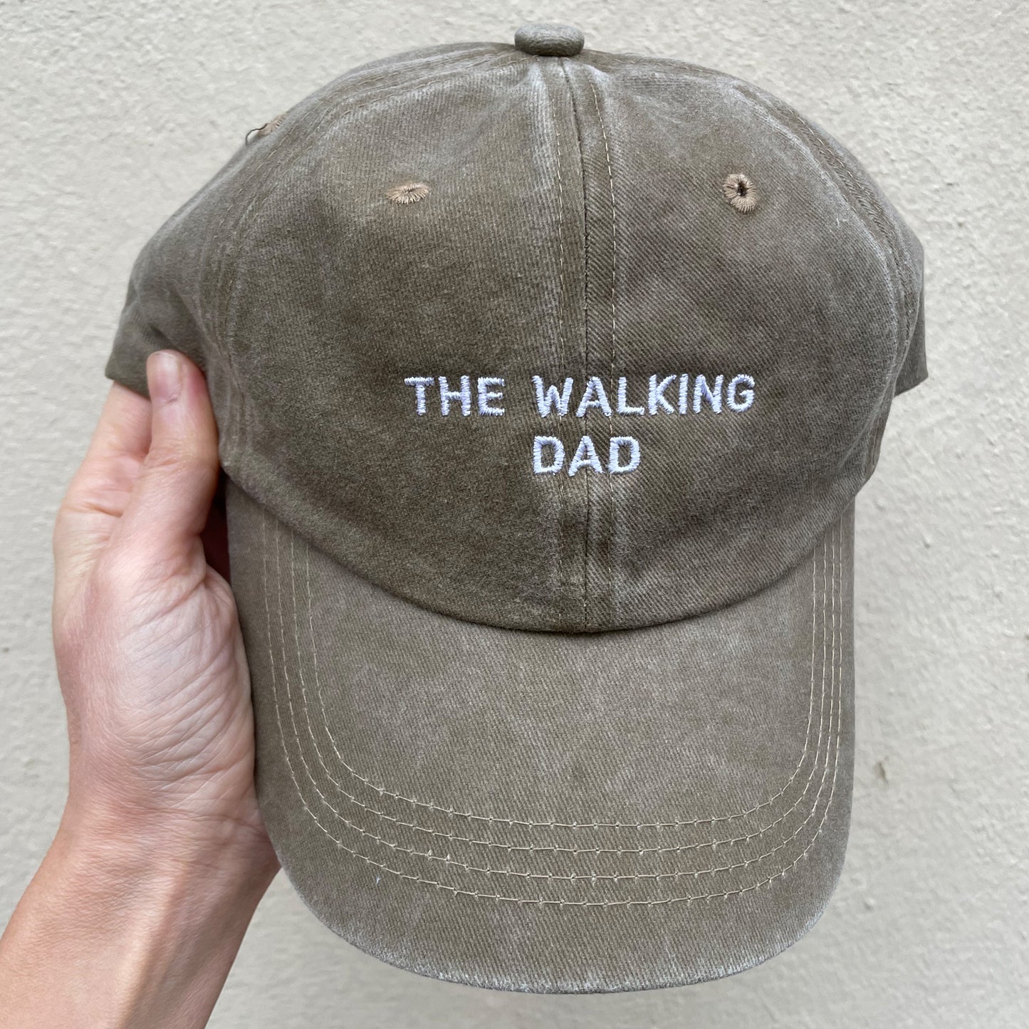 Personalisierte beige Basecap "The Walking Dad"