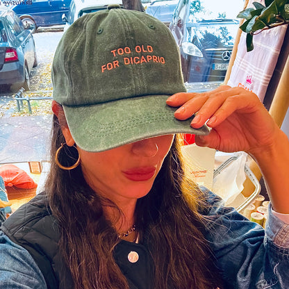 Personalisierte grüne Basecap "Too Old For DiCaprio"