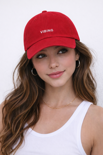 Personalisierte Red Cap "Vibing" HELLO TURCO
